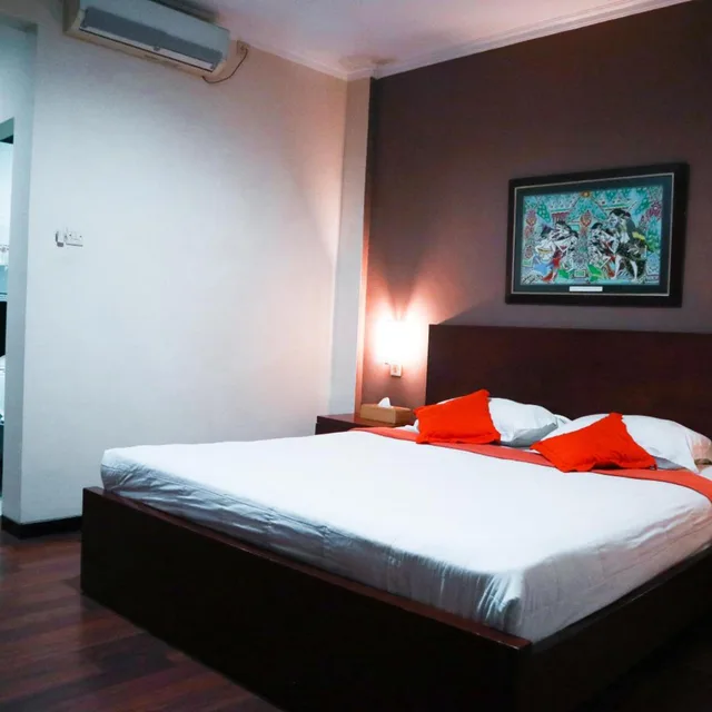 غرفة بسرير كوين، Helios Hotel Malang 1/8