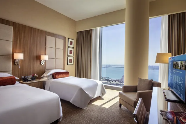 شقة بسرير كينج وسريرين منفصلين بإطلالة على البحر بغرفتي نوم، City Centre Rotana Doha 3/6