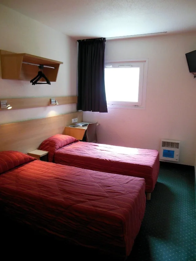 غرفة بسريرين منفصلين، Mister Bed Tours 1/4
