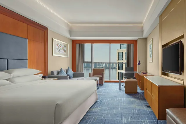 Premium, King Bed, Partial Lake View، Four Points by Sheraton Suzhou 1/5