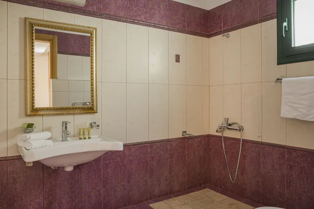 جناح عائلي بسرير مزدوج بإطلالة على البحر مع أريكة، Kefalonia Bay Palace by GHH 6/8
