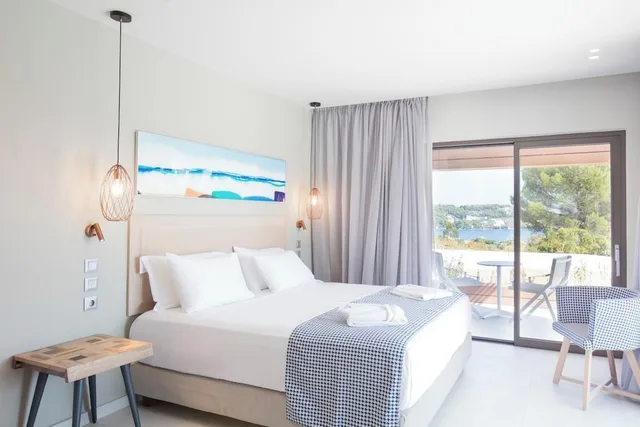 Premium, Queen Bed, Private Pool, Amira 2/3
