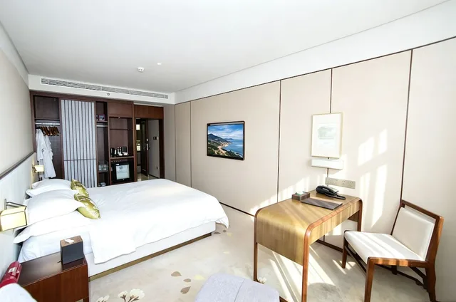 Deluxe, Double Bed, Weihaiwei 2/6