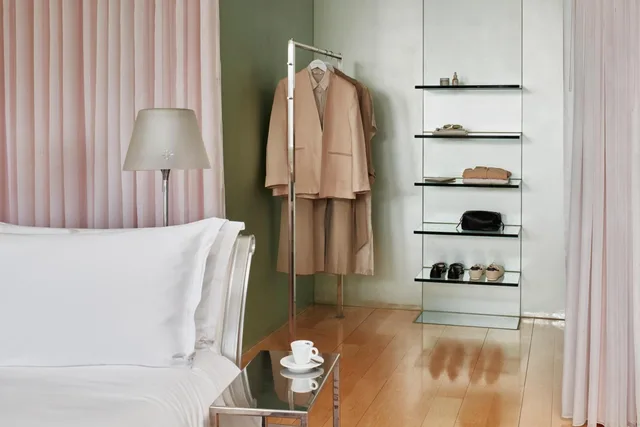 بنتهاوس بسرير كوين، Sanderson London 3/5