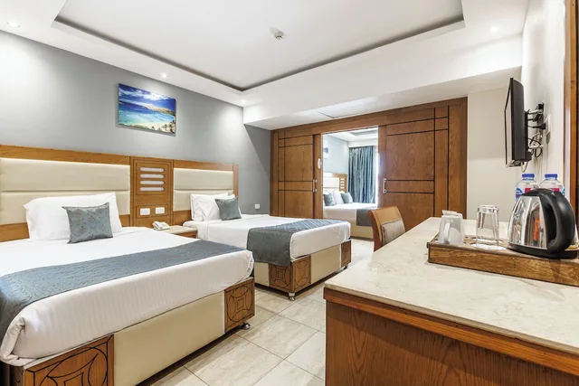 جناح عائلي بسرير فردي، SUNRISE Alora Aqua Park Resort 1/3