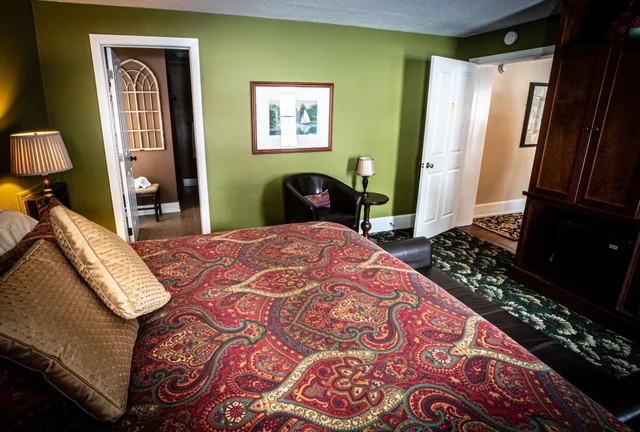 غرفة بريميوم بسرير كينج، Twin Oaks Inn 4/10