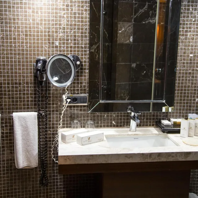 2 Bedrooms, Family Suite, Double Bed, Gold Majesty Hotel 10/11