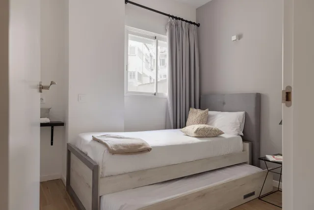 Apartment 2 Bedrooms with Balcony 6 Pax، Libere Valencia Abastos Apartaments 1/3