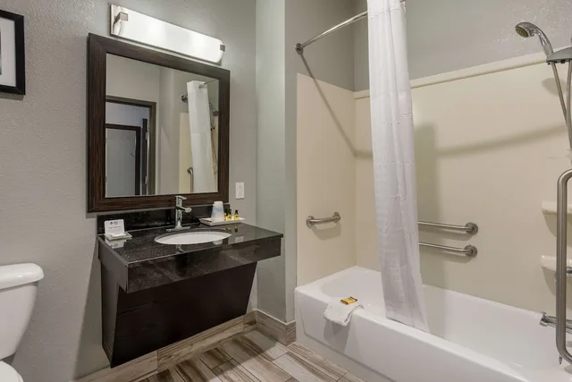 غرفة قياسية بسرير كينج لذوي الإعاقة، Best Western Plus Columbia Inn 4/4