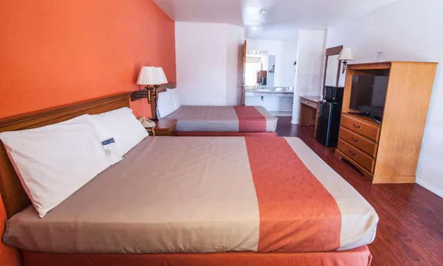 غرفة بسريرين كوين للمدخنين، Motel6 Santa Nella, CA - Los Banos 6/10