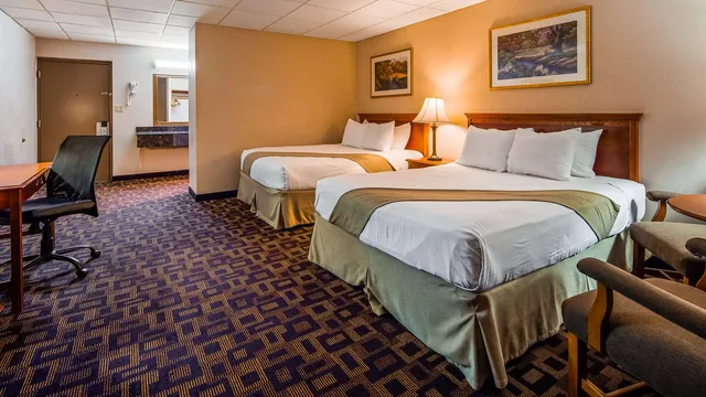 غرفة بسريرين كوين، Rodeway Inn McPherson East 1/4