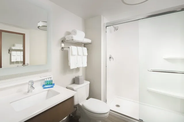 غرفة قياسية بسرير كينج، HOLIDAY INN EXPRESS ANDOVER NORTH - LAWRENCE 5/5