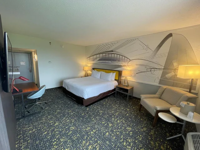 غرفة بسرير كينج، St. Louis Airport Hotel 4/5