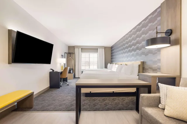جناح بسريرين كوين، Comfort Inn & Suites Gaylord 1/3