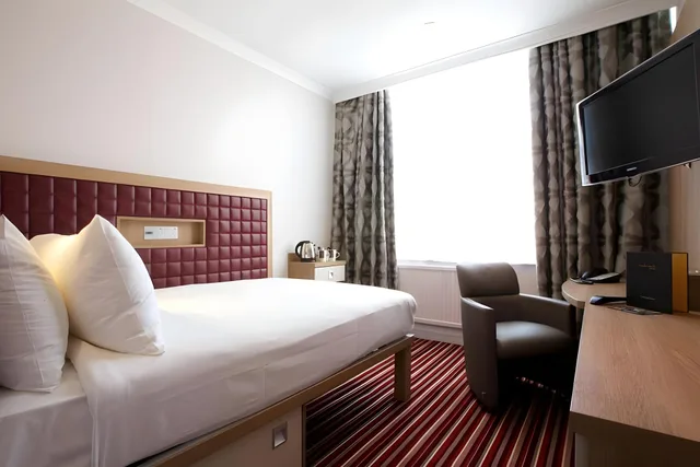 Semi Room, Double Bed، London Croydon Aerodrome Hotel by Sunday 2/2