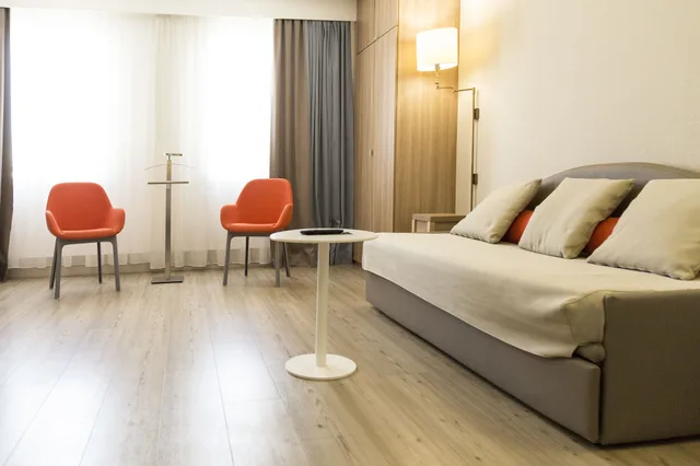 غرفة عائلية بسرير كينج وسريرين منفصلين للمدخنين، Best Western Plus Ajaccio Amiraute 4/10