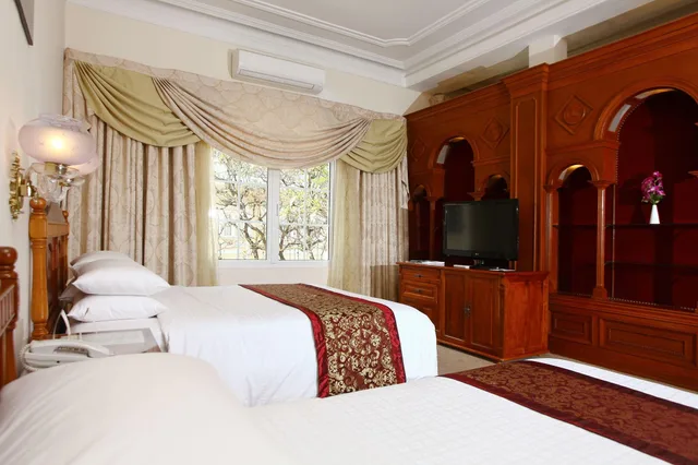 Room, Queen Bed, Continental Saigon 5/8