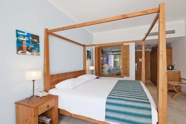 Junior Suite, Double Bed, Inland View, Terrace، Olympic Lagoon Resort Paphos 2/10