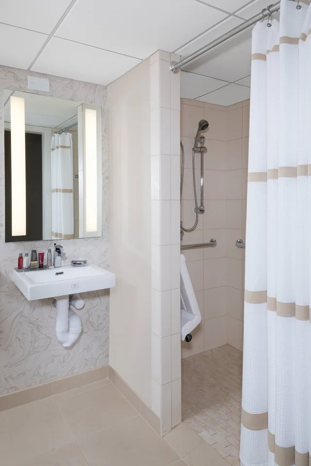 غرفة بسرير كينج، Durham Marriott City Center 10/20