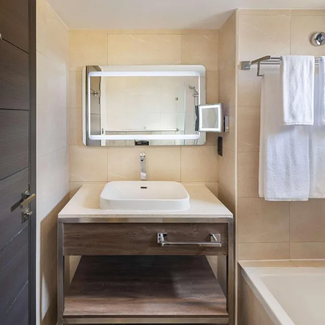 1 Bedroom, Duplex Sl, Villa, Terrace، Radisson Blu Hotel & Resort Al Ain 7/10