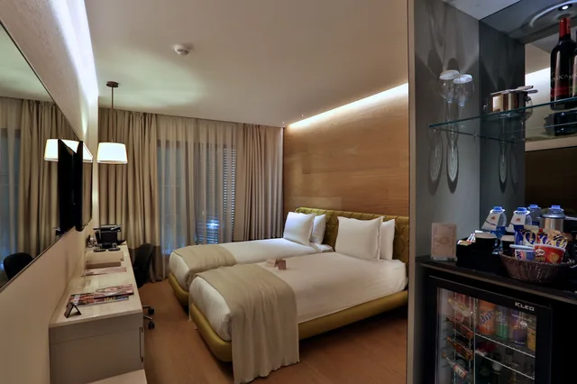 1 Bedroom, Executive, Twin Beds, City View, Dosso Dossi Hotels and SPA Downtown 7/10