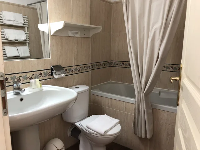 غرفة تقليدية بسرير مزدوج بإطلالة على الفناء، Chalet de L Isere 6/8