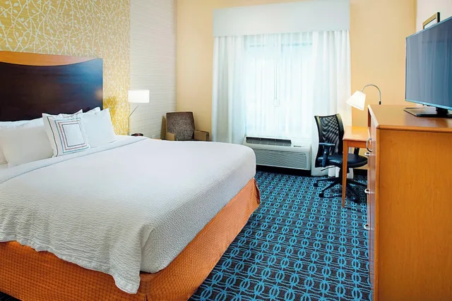 جناح بسرير كينج مع أريكة، Fairfield Inn Suites By Marriott San Antonio Seaworld 1/6