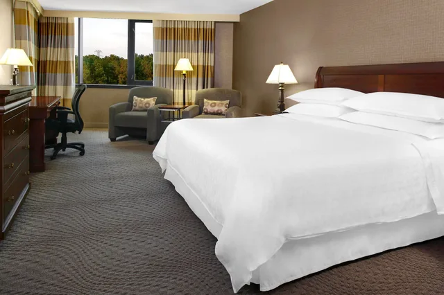 غرفة تقليدية بسرير كينج، Sheraton Imperial Hotel Raleigh-Durham Airport at Research Triangle Park 2/10