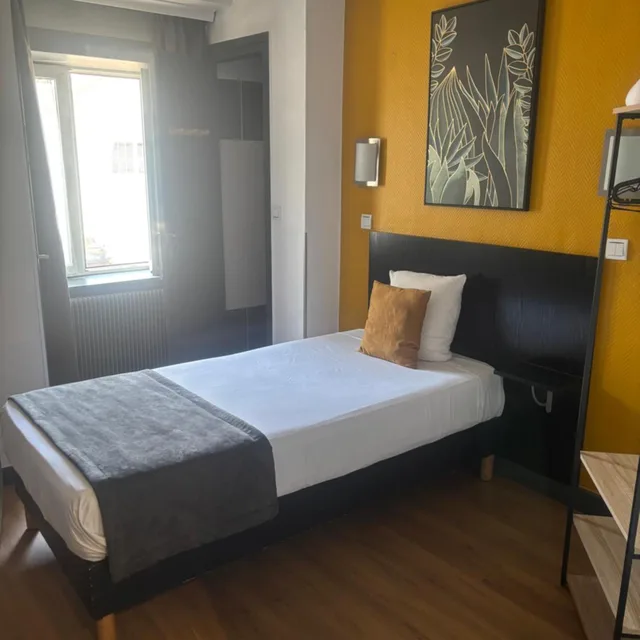 غرفة مفردة، Hotel de Normandie 2/12