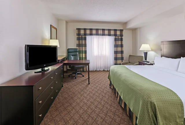 غرفة قياسية بسرير كينج لذوي الإعاقة، Holiday Inn Springdale/Fayetteville Area 2/6