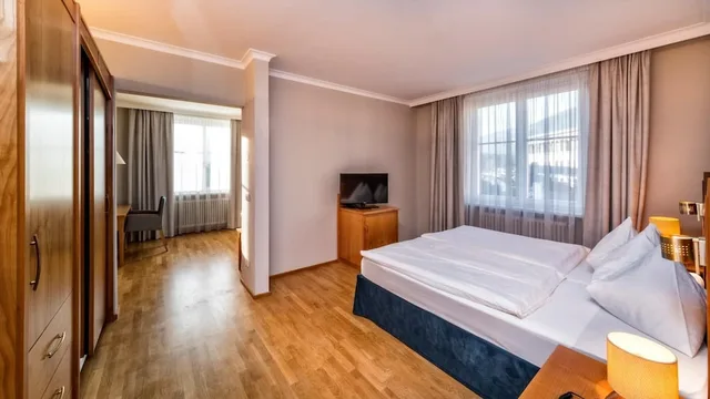 جناح بسرير كوين مع أريكة، Hotel Post 1/6