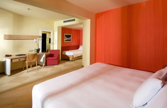 غرفة قياسية ثلاثية، Hilton Sorrento Palace 1/2