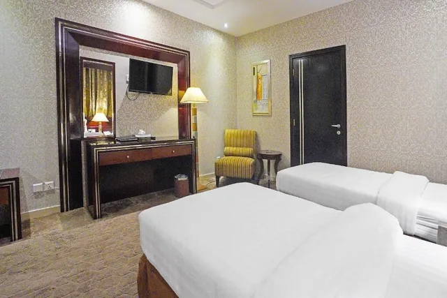 جناح جونيور بسرير كينج مع أريكة، فندق ايكونو باي ليفا مطار جدة(Ekono Hotel (Ex - EKONO by LEVA Jeddah Airport Hotel)) 2/4