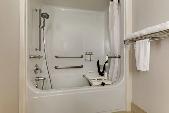 جناح بسرير كينج لذوي الإعاقة، Holiday Inn Express Campbellsville 4/4