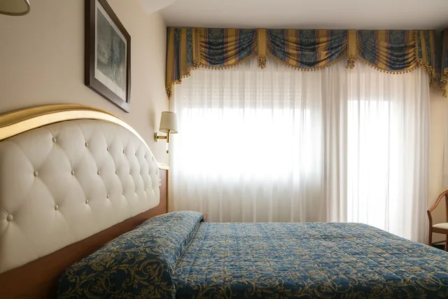 Room, Queen Bed, Lake Front، Hotel Milan Speranza Au Lac 5/6