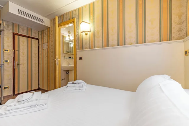 Classic, Double Bed, Private Bathroom, Ca Morosini 7/10