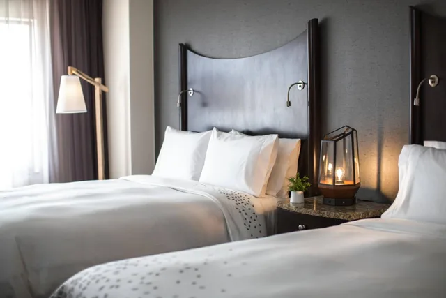 Room, 2 Queen Beds, Concierge Level، Renaissance Raleigh North Hills Hotel 4/8