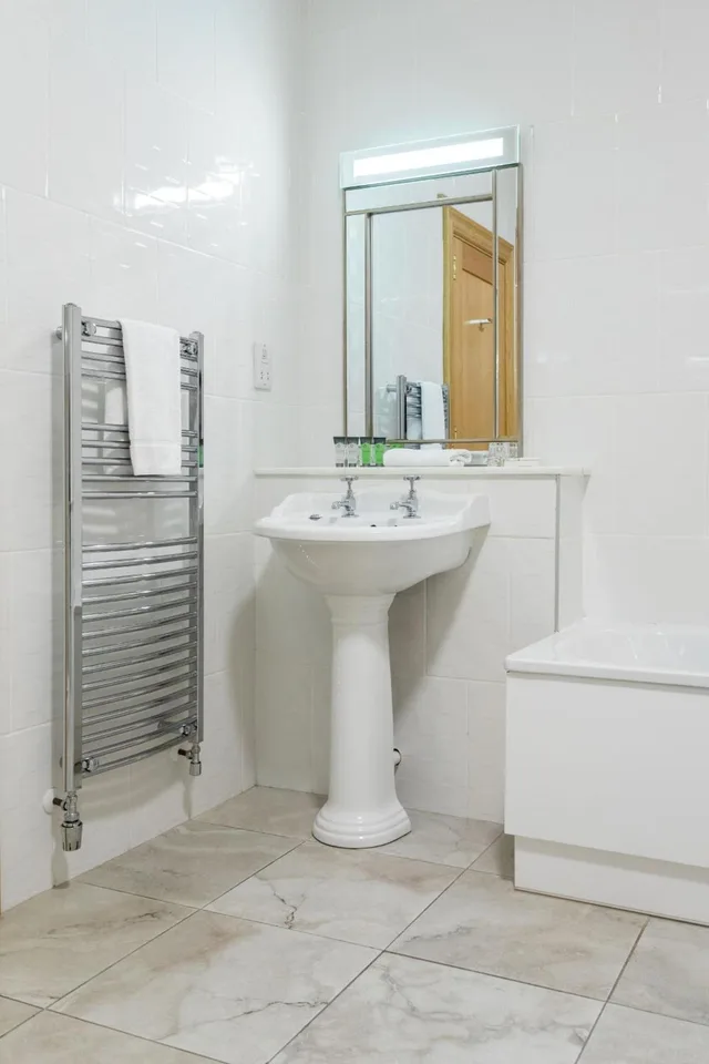 Room, Double Bed, Lawlors of Naas 9/10