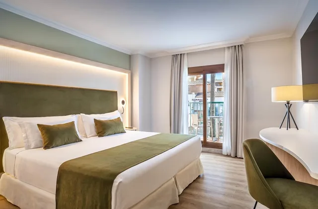 غرفة بسريرين منفصلين بشرفة، Barcelo Isla Canela 2/10
