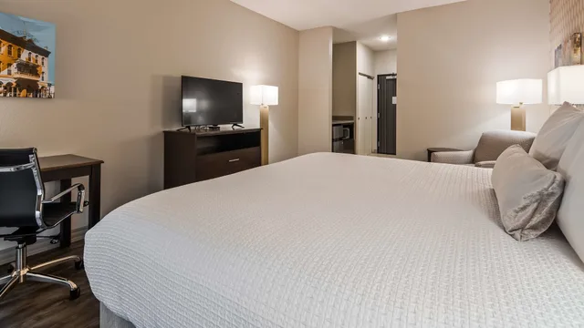 غرفة قياسية بسرير كينج، Best Western Plus Saint Peter 3/10