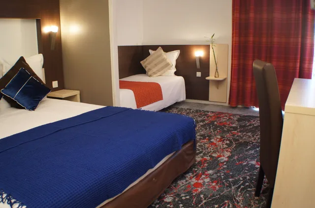 Room, Triple, 1 Double and 1 Single Bed, Hotel the Originals Annonay Est La Siesta 4/9