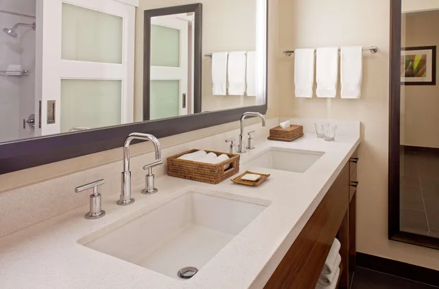 Room, Twin Beds, Resort View, Hilton Waikoloa Village 3/3