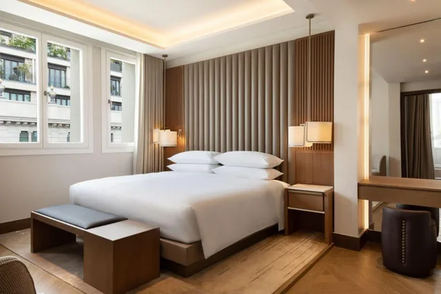 Canalejas, Suite, King Bed, Skyline View, Terrace، JW Marriott Hotel Madrid 2/4