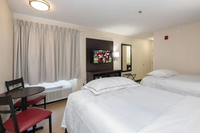 Premium, Suite, Multiple Beds، Red Roof PLUS Jacksonville - Southpoint 3/7