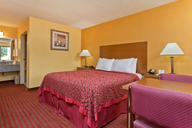 غرفة بسرير كوين للمدخنين، Days Inn By Wyndham Franklin Ex Days Inn Franklin Ky 1/1