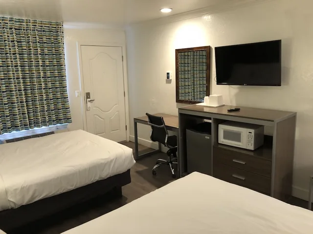 غرفة ديلوكس بسريرين كوين، Gilroy Inn 2/3