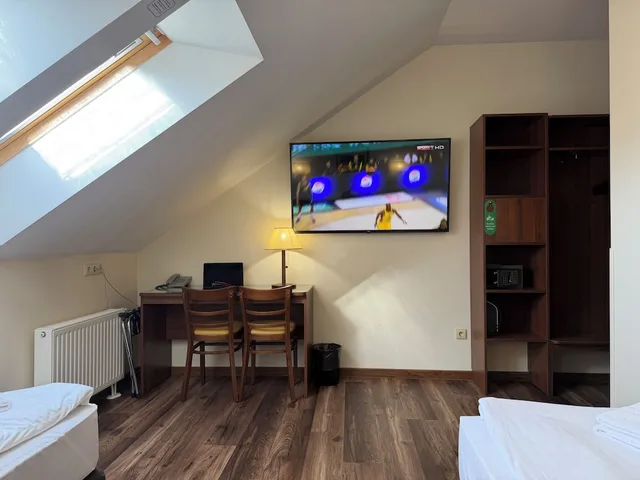 Room, Twin Beds, Attic, Memel Hotel 4/5