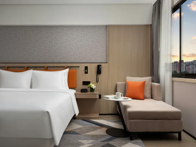 غرفة قياسية بسرير كينج مع أريكة، Holiday Inn Express Beijing Downtown 1/2