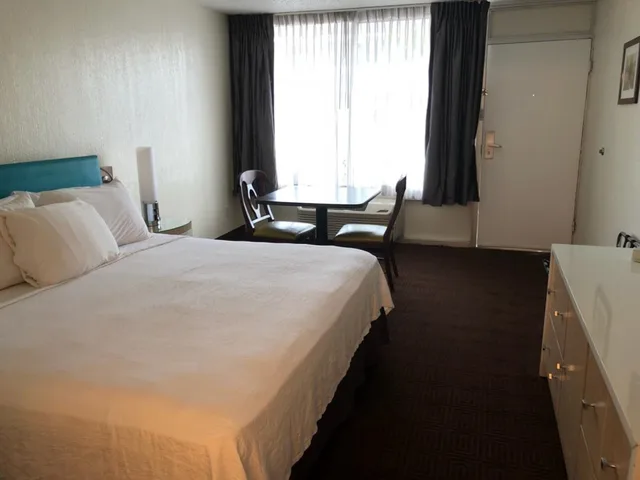 Deluxe, King Bed, Accessible, Floridian Hotel 3/8