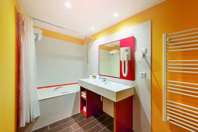 شقة عائلية بسرير مزدوج مع أريكة، Hotel Lyon Metropole 5/5